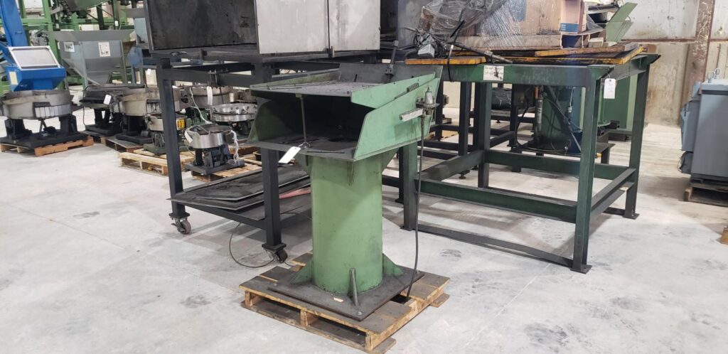 44" – 51.5" Adjustable bowl stand